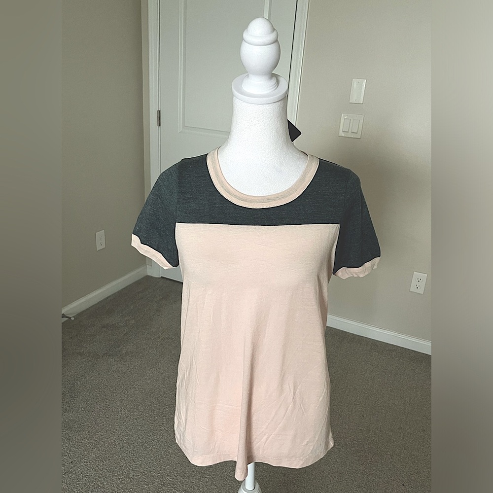 NWT Chaser Pink and Gray Shirt Sleeve Top Size Medium
